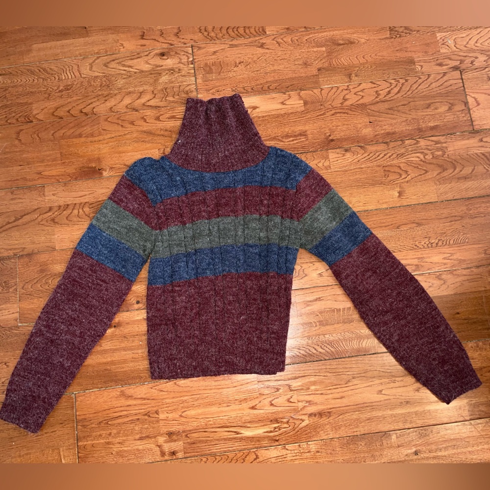 Multicolored turtleneck